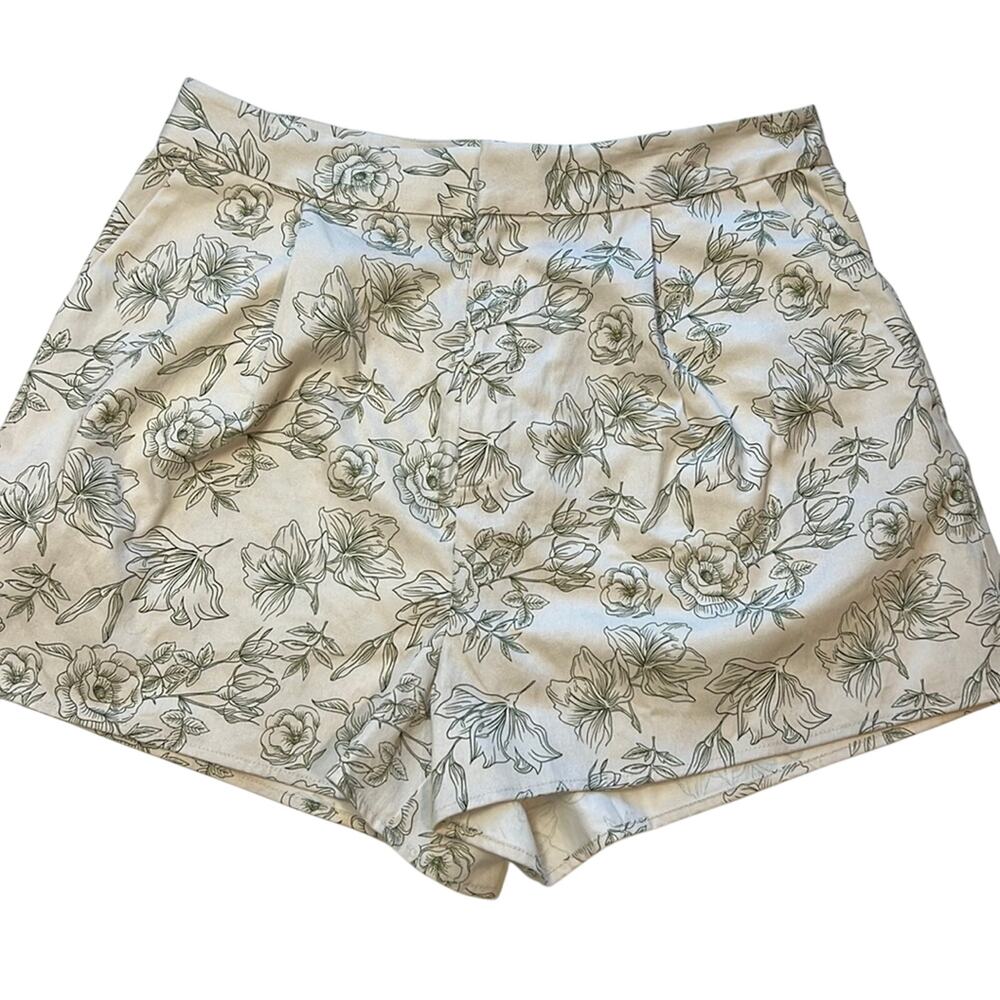 Gianni Bini Ivory Shorts w/ Green Floral Sketch Pattern, Size 10, NWT!!